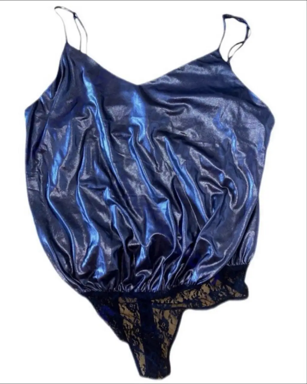 Body de diseño drapeado en la parte superior y corte de encaje en la zona inferior. Ideal para una noche especial. gris plomo metalizado. axilas máximo 50límite bombacha con top máximo 40tiro delantero máximo 27tiro trasero máximo 37(ver detalle de pequeñas manchit.as)