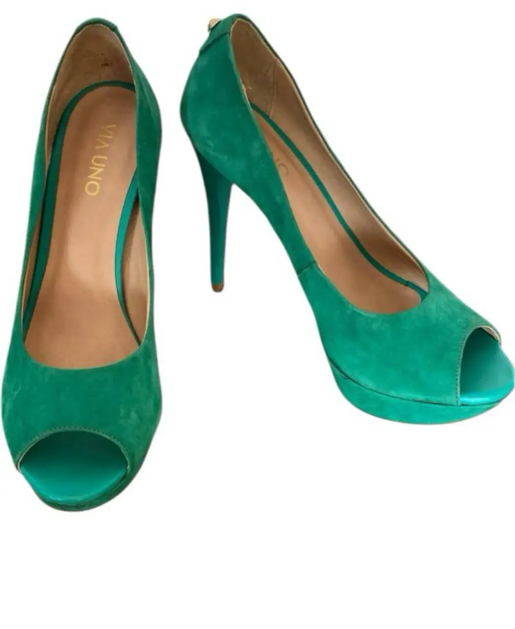 Elegantes zapatos de taco alto color verde esmeralda, con diseño peep toe y plataforma. Perfectos para una fiesta o evento especial.stilettos boca de pez con plataforma vía uno n.37 eur / 6 usa / 35 bra súper taco de 12cmplantilla interna 23,5cmestado 8/10detalle de uso en fotos
