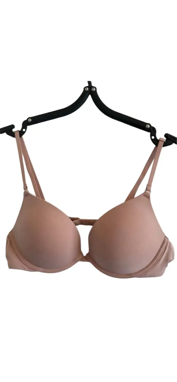 Corpiño push-up color nude, con breteles regulables y desmontables  y 4 medidas de cierre. Ideal para realzar y dar forma al busto. largo bajo busto 73, tasa 13x13. importado 