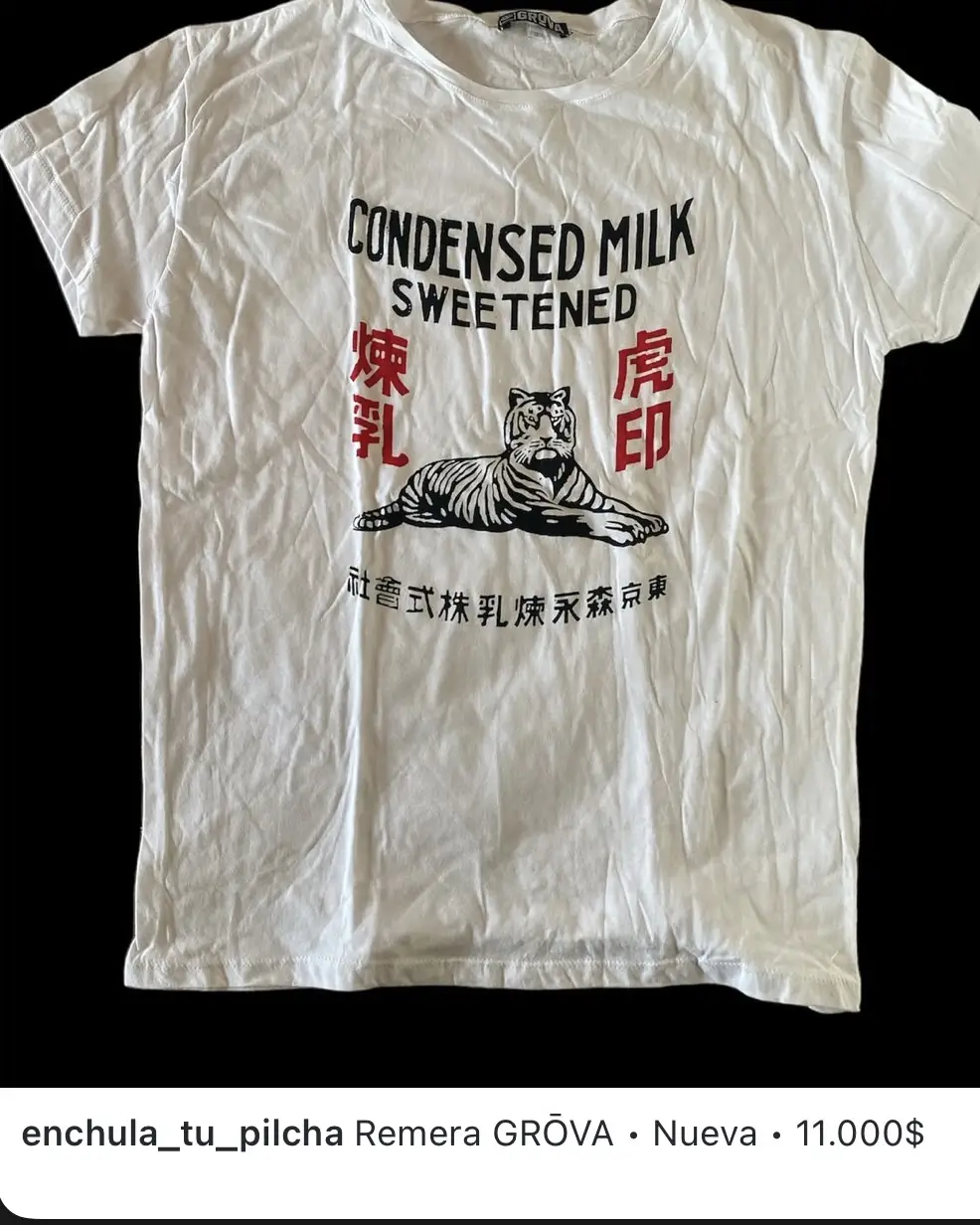 Remera blanca con estampado de "Condensed Milk" y un tigre. Estilo vintage.