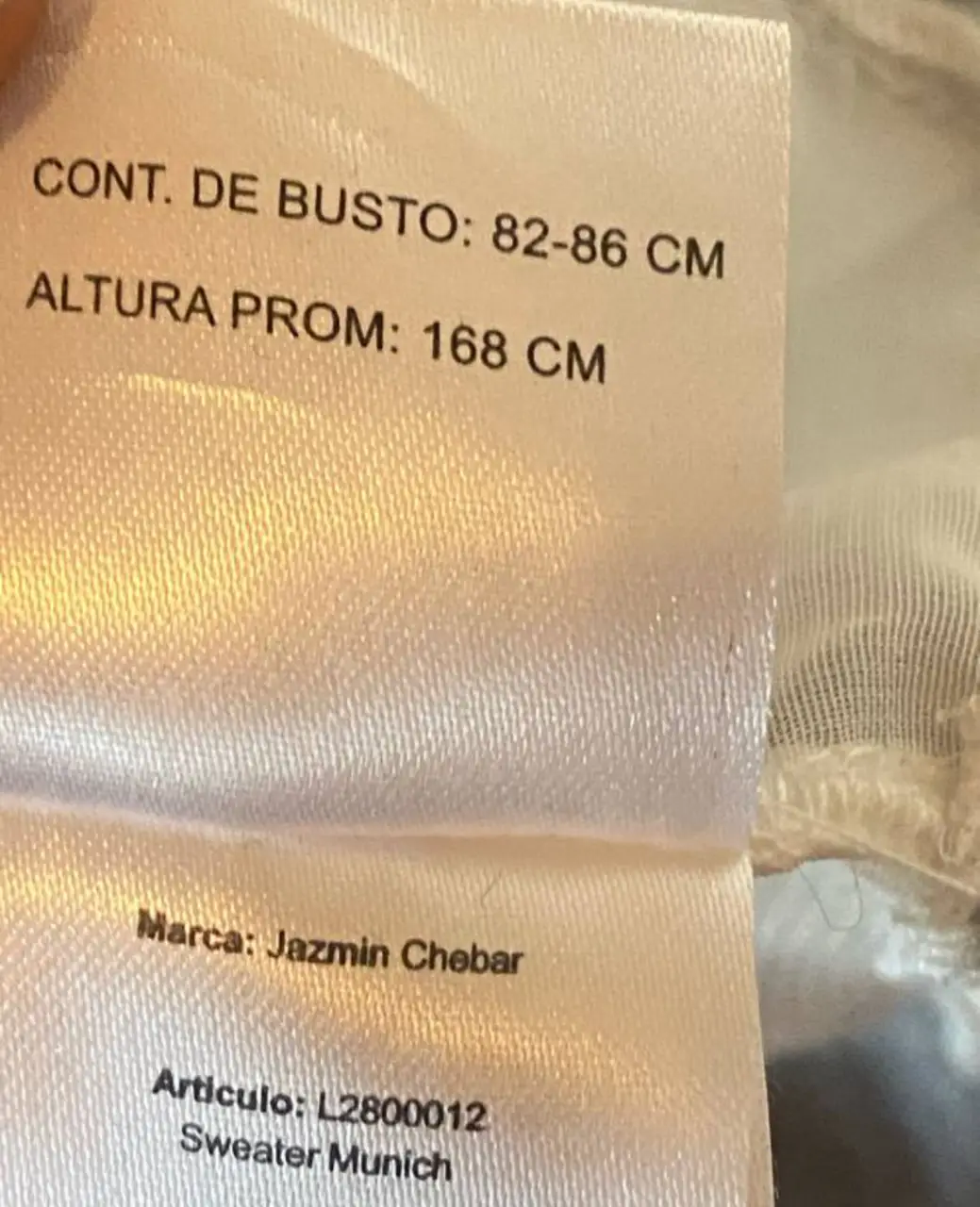 Buzo Jazmín Chebar - Vista 4