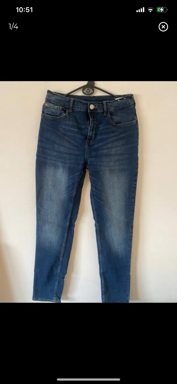 Jeans Slim fit color azul. para + 14 años (US 20). Marca H&M.  va para mujer tb. es elastizado. cintura 36 cadera 46 tiro delantero 28tiro trasero 38 largo 100 