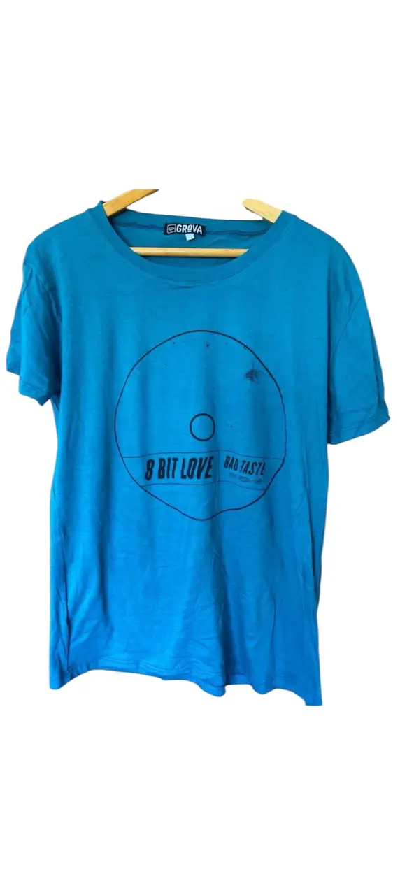 remera turquesa 100% algodón peruano (sima) de la marca grōva. El algodón peruano es reconocido por su excelente calidad y durabilidad. hombros 50 axilas 51 largo 72