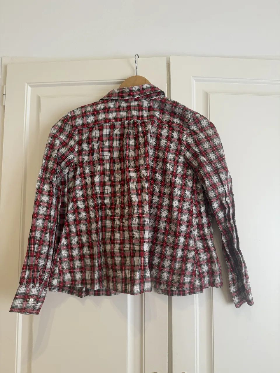 Camisa manga larga BTS - Vista 3