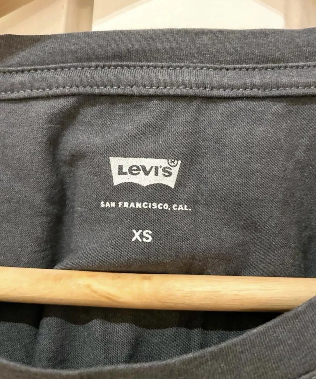 Remera Levi's - Vista 2