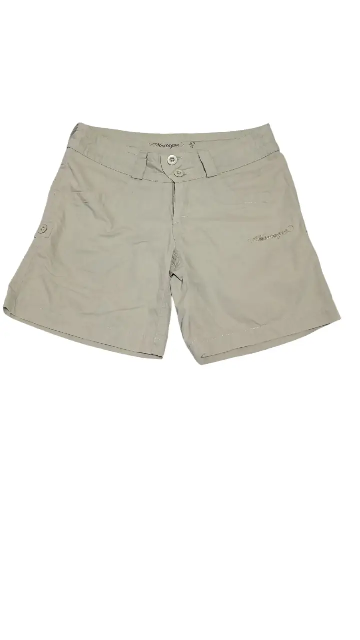 Short de mujer Montagne, color khaki, con bolsillos laterales y detalle de la marca. Talle XS/42. Ideal para actividades al aire libre.
