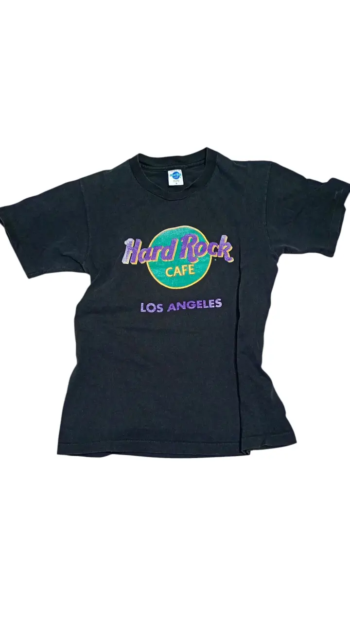 Remera negra de Hard Rock Cafe Los Angeles, con estampado vintage en el frente. Ideal para un look casual y retro.