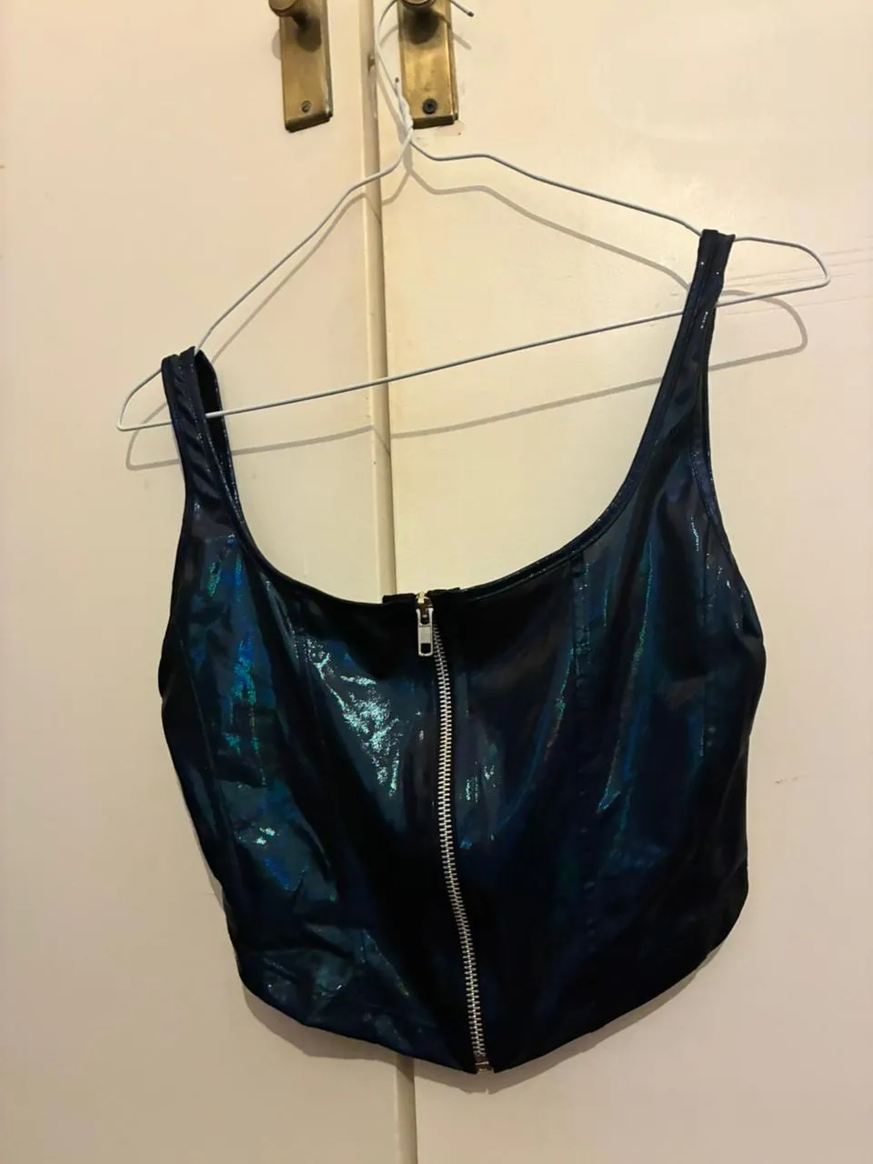 Top corset de mujer, con cierre frontal y efecto tornasolado. Ideal para fiestas y eventos.